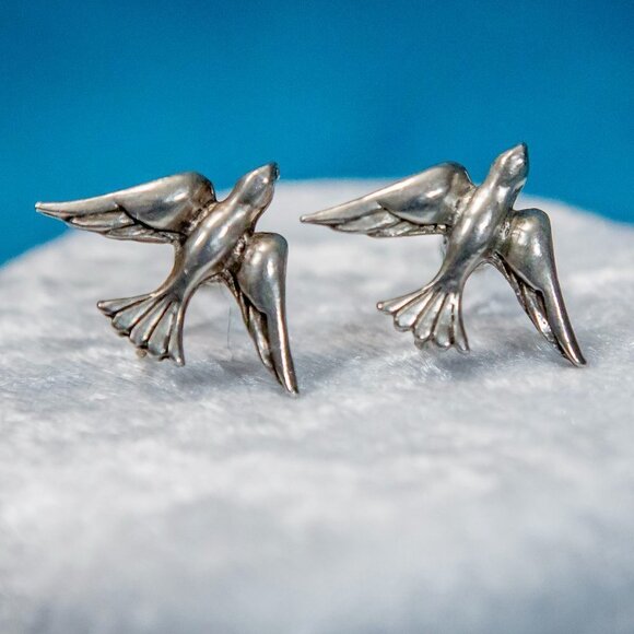 Vintage Sterling Silver Oxidized Bird In Flight Screw Back Earrings - Picture 1 of 4